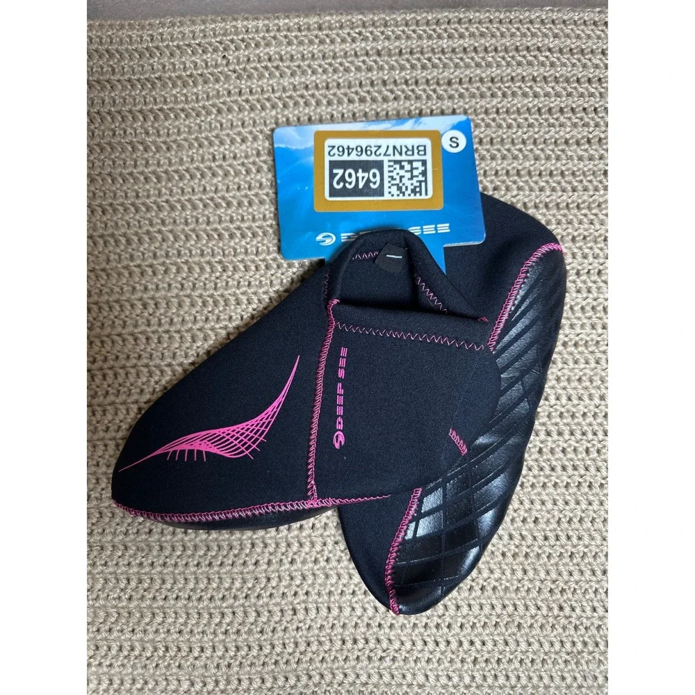 Deep See Low Tide 3mm Neoprene Diving Socks Black Pink Grip Sole Small 1002434